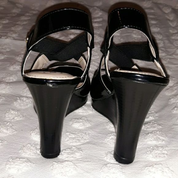 Dana Buchman Jaden Black‎ Patent Pleather Wedges 8½ - Picture 5 of 8